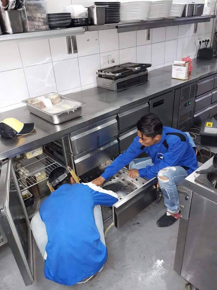 Maintenance Mesin Industri
